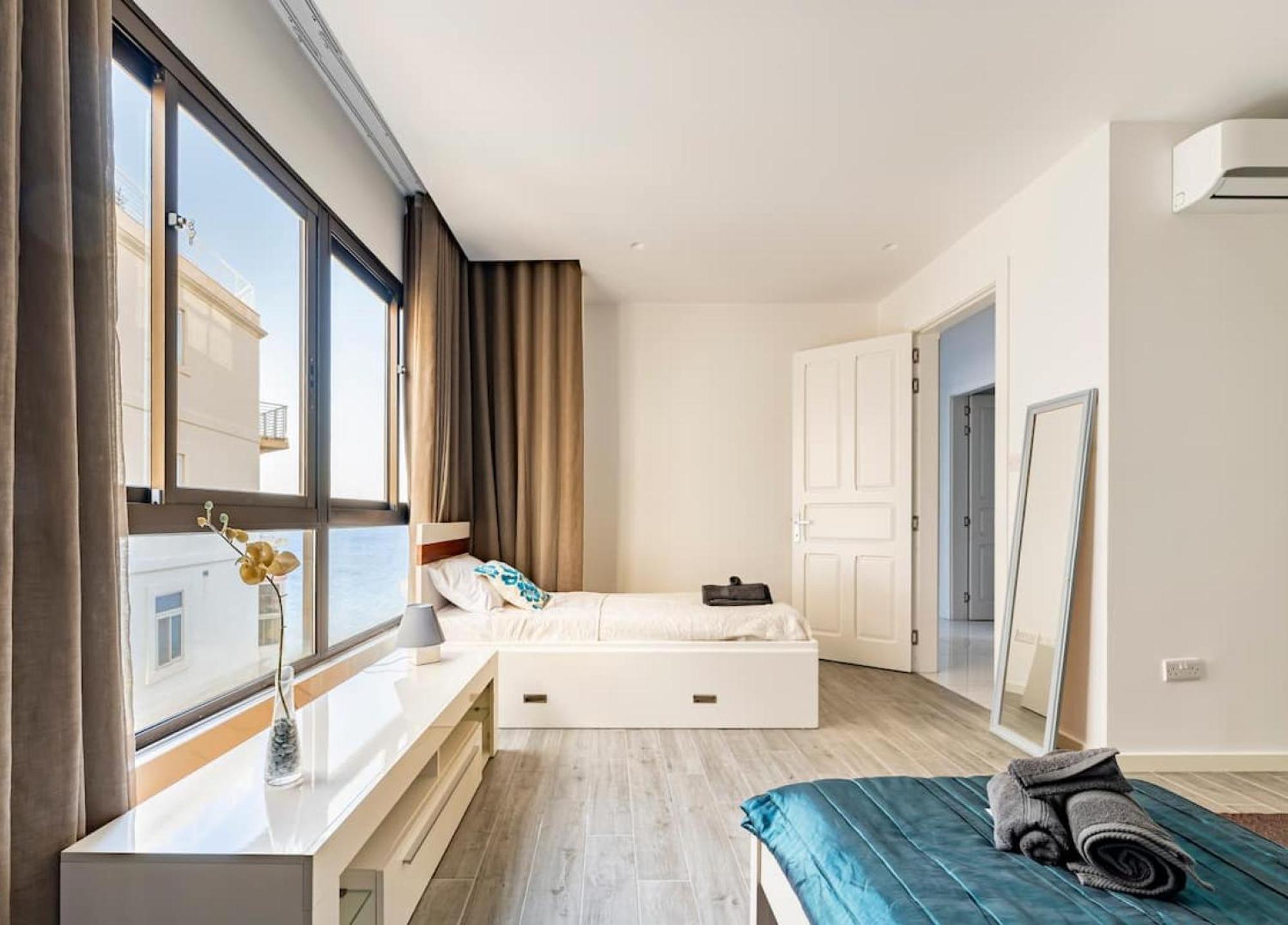 Sea View Luxury Haven Living & 3Bedrooms Seafront Sliema Kültér fotó